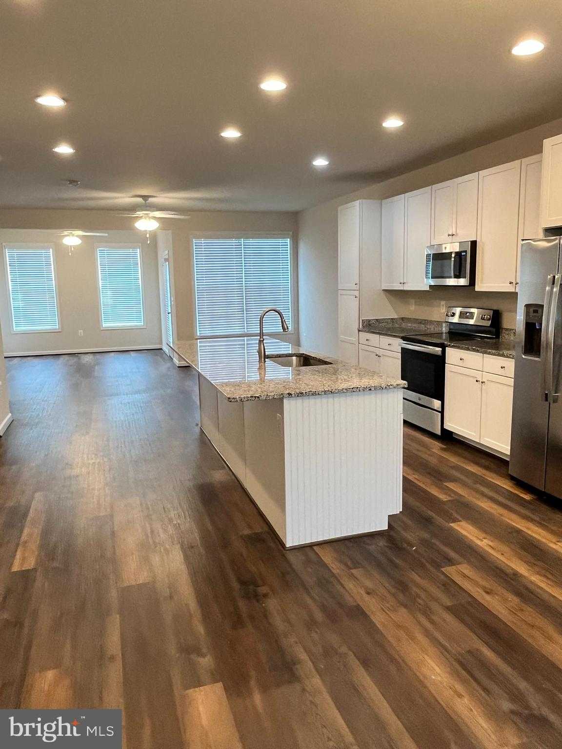 12113 Bowling Farm CT photo 3