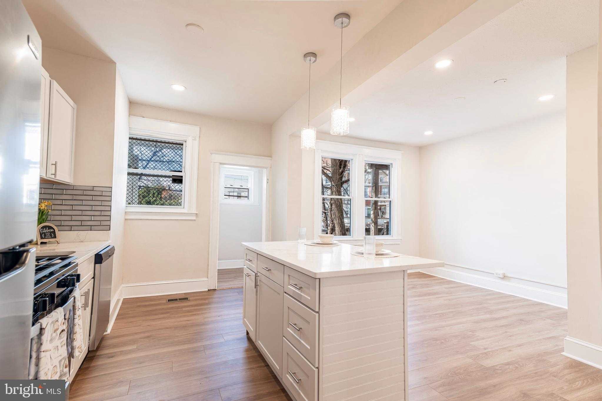 319 E University Pkwy photo 9