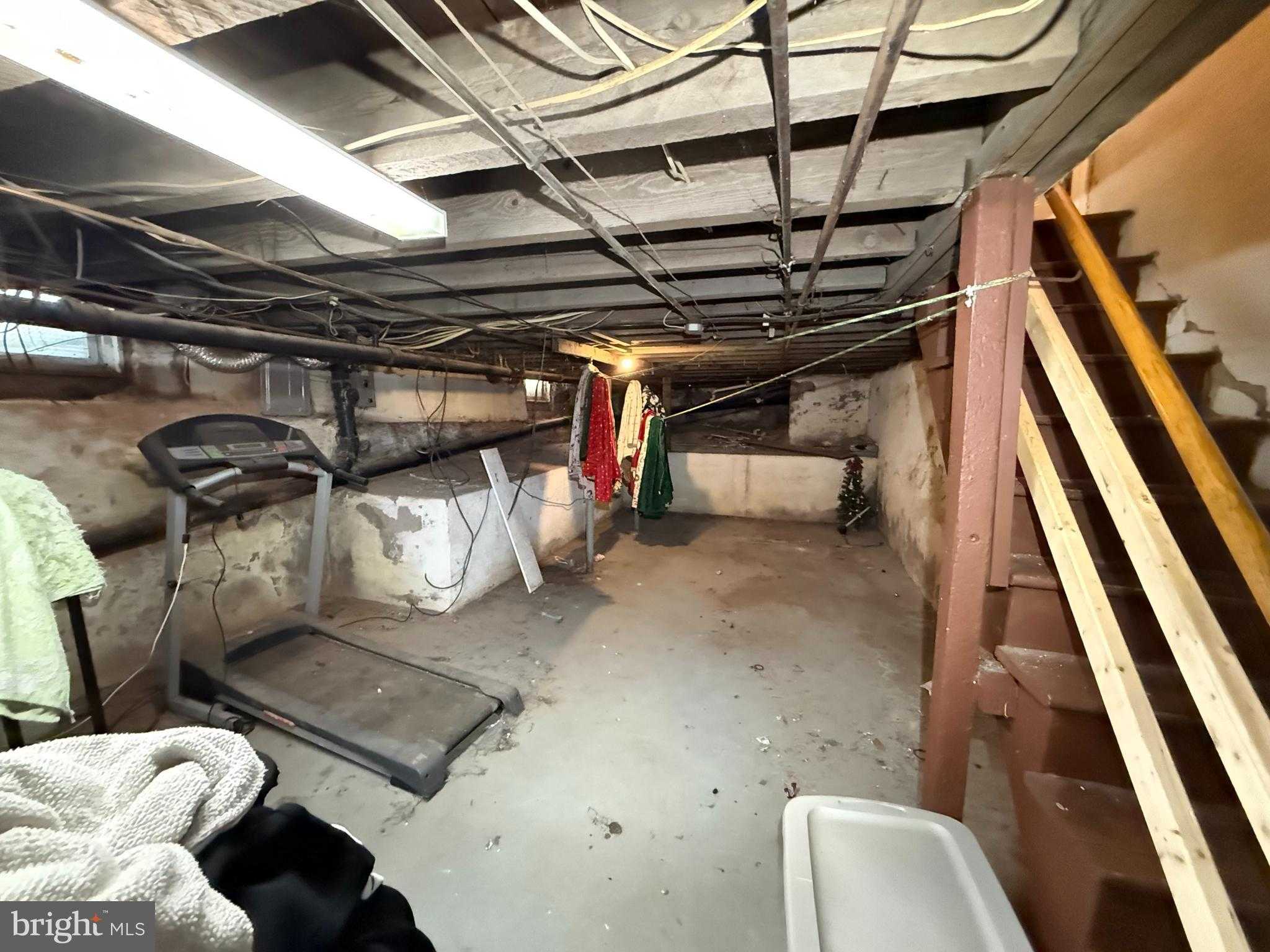 558 Stanbridge St photo 24