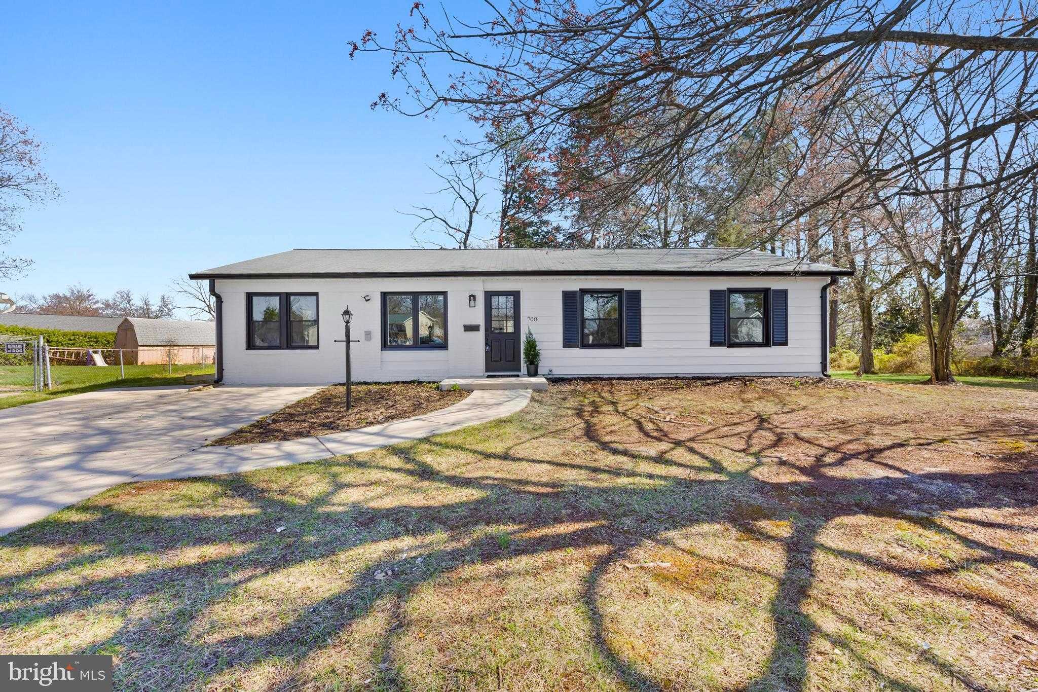 708 W Jasper CT photo 2