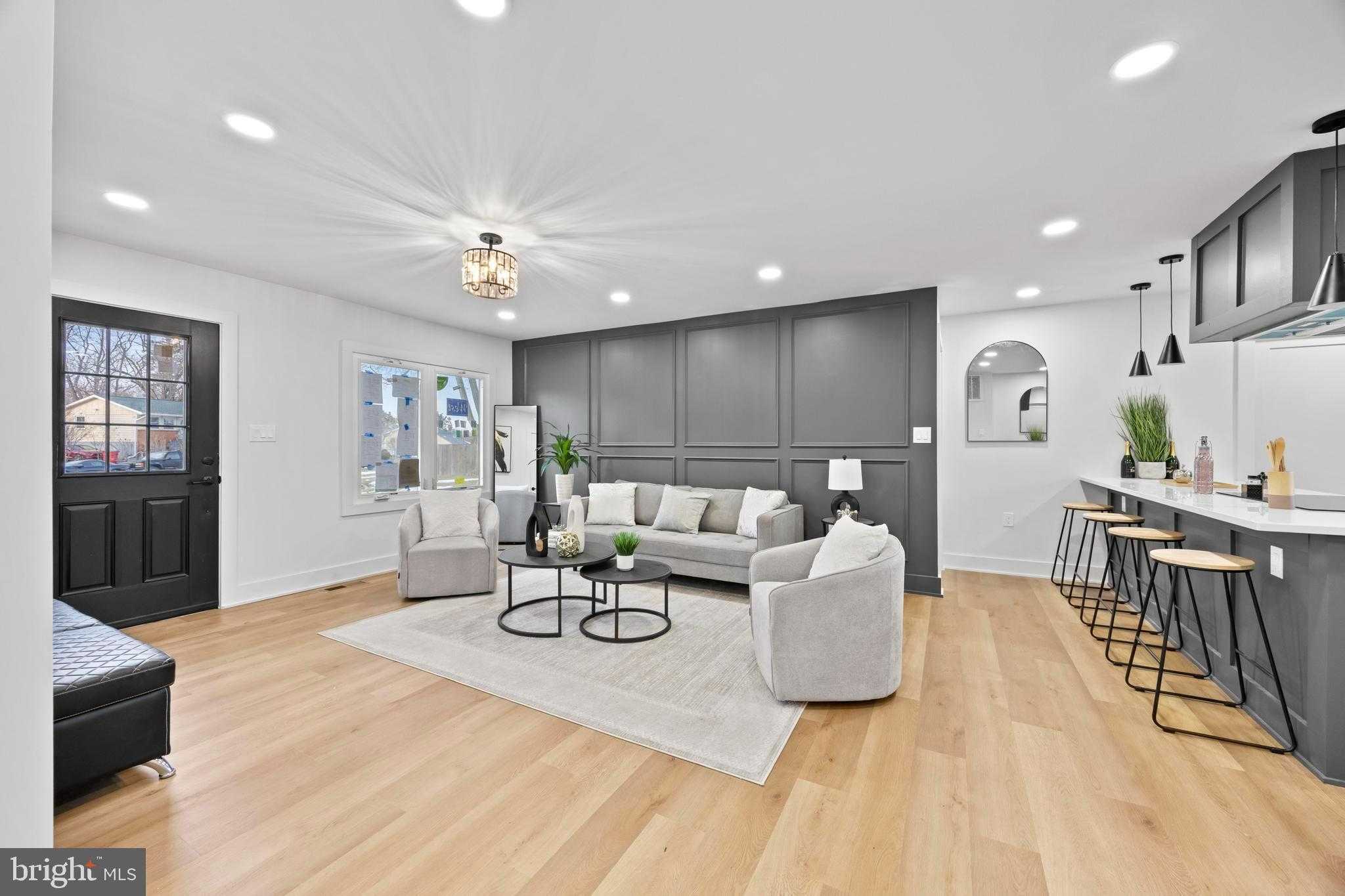 708 W Jasper CT photo 9