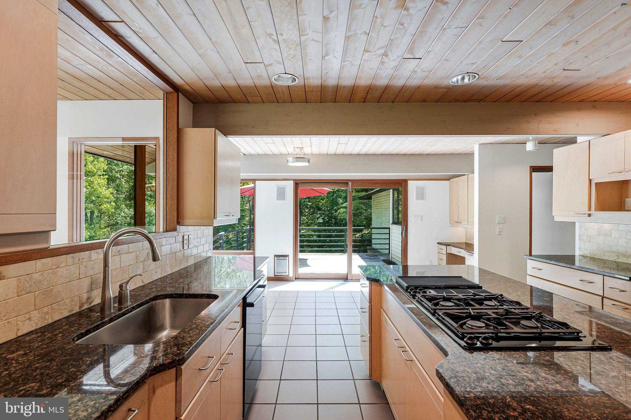 8620 Polk St photo 23