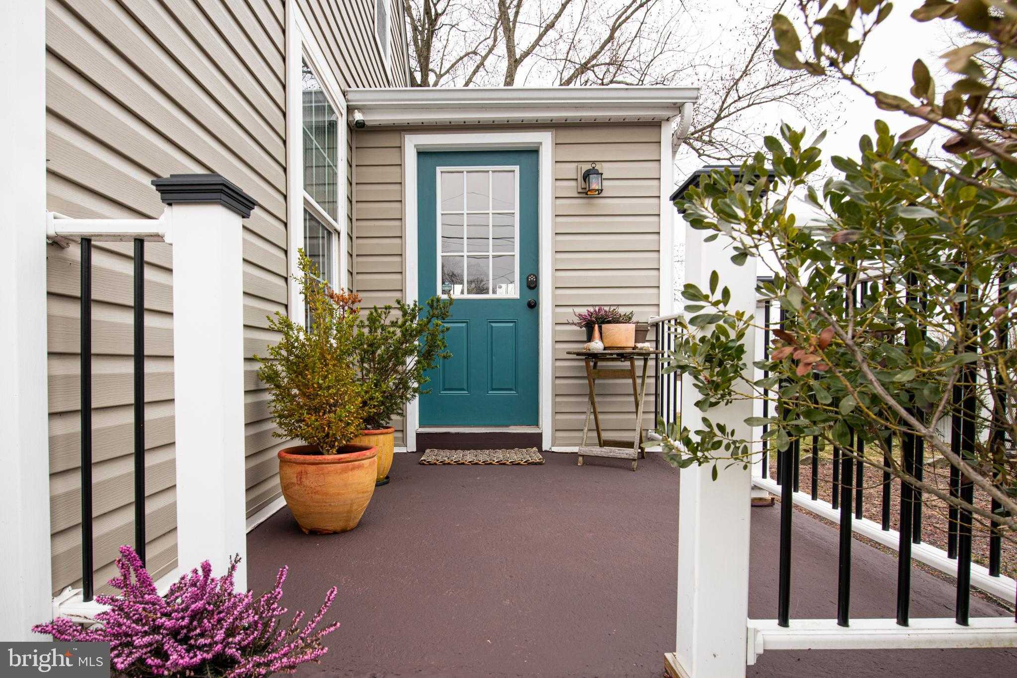 1720 Farmington Ave photo 4