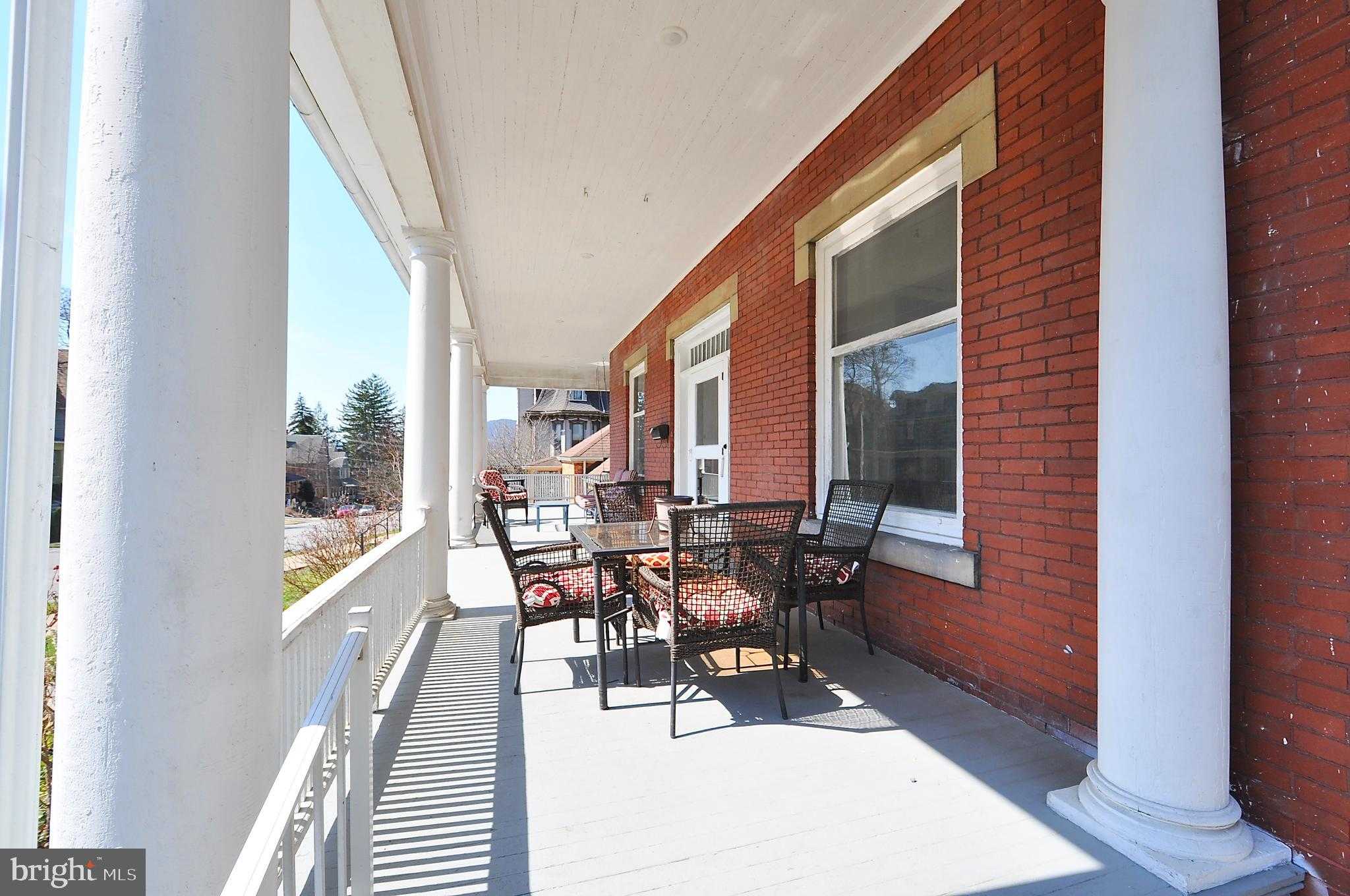 325 E Linn St photo 3