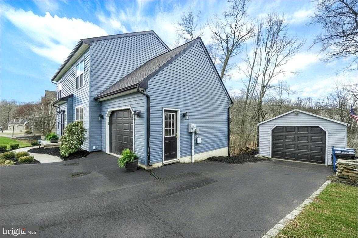 140 Burberry Ln photo 3