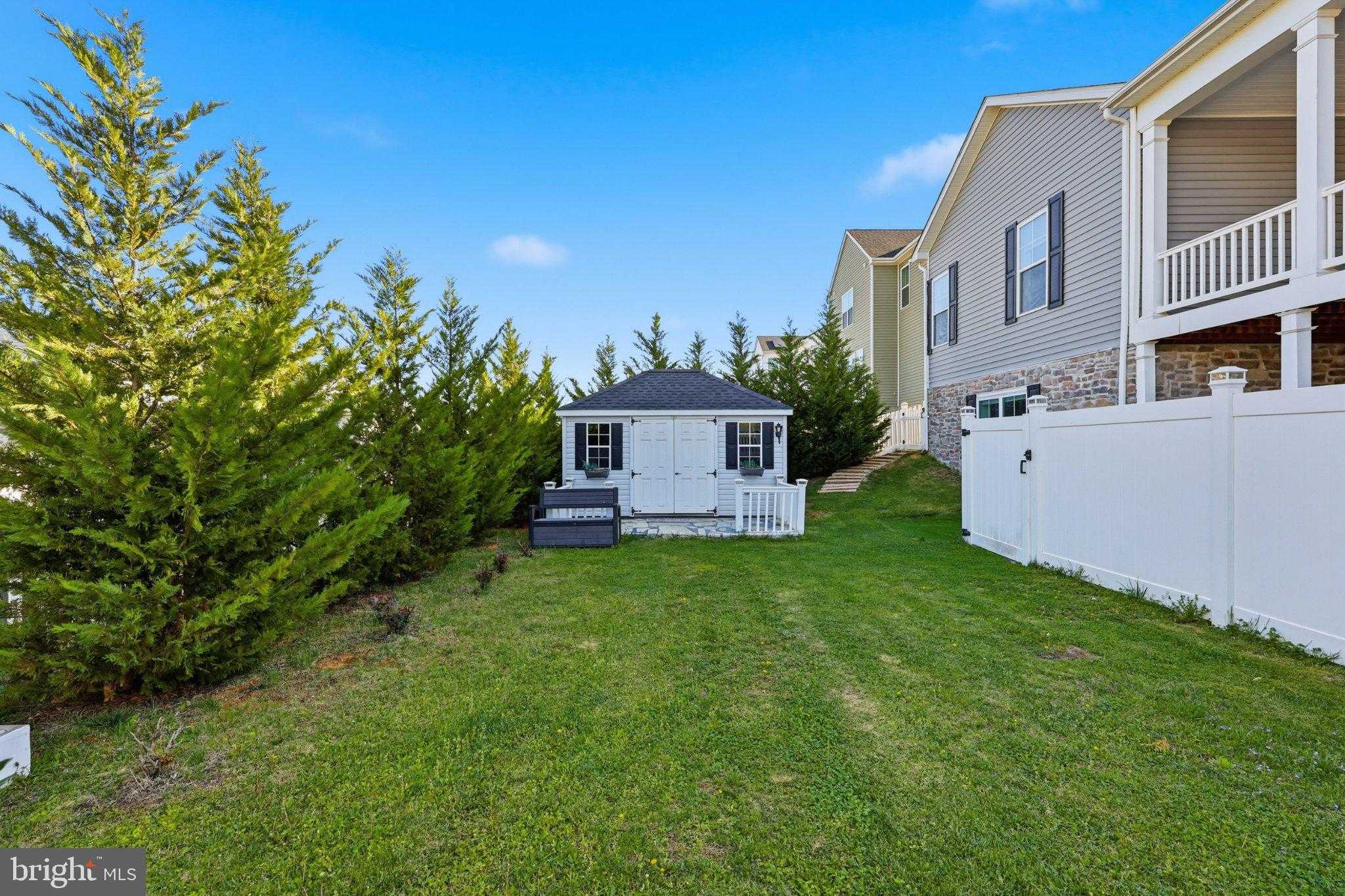 210 Aylesbury Ln photo 43