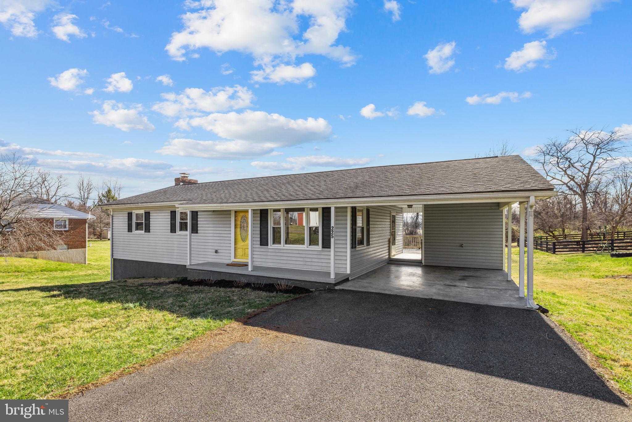 225 Possum Hollow Ln photo 2