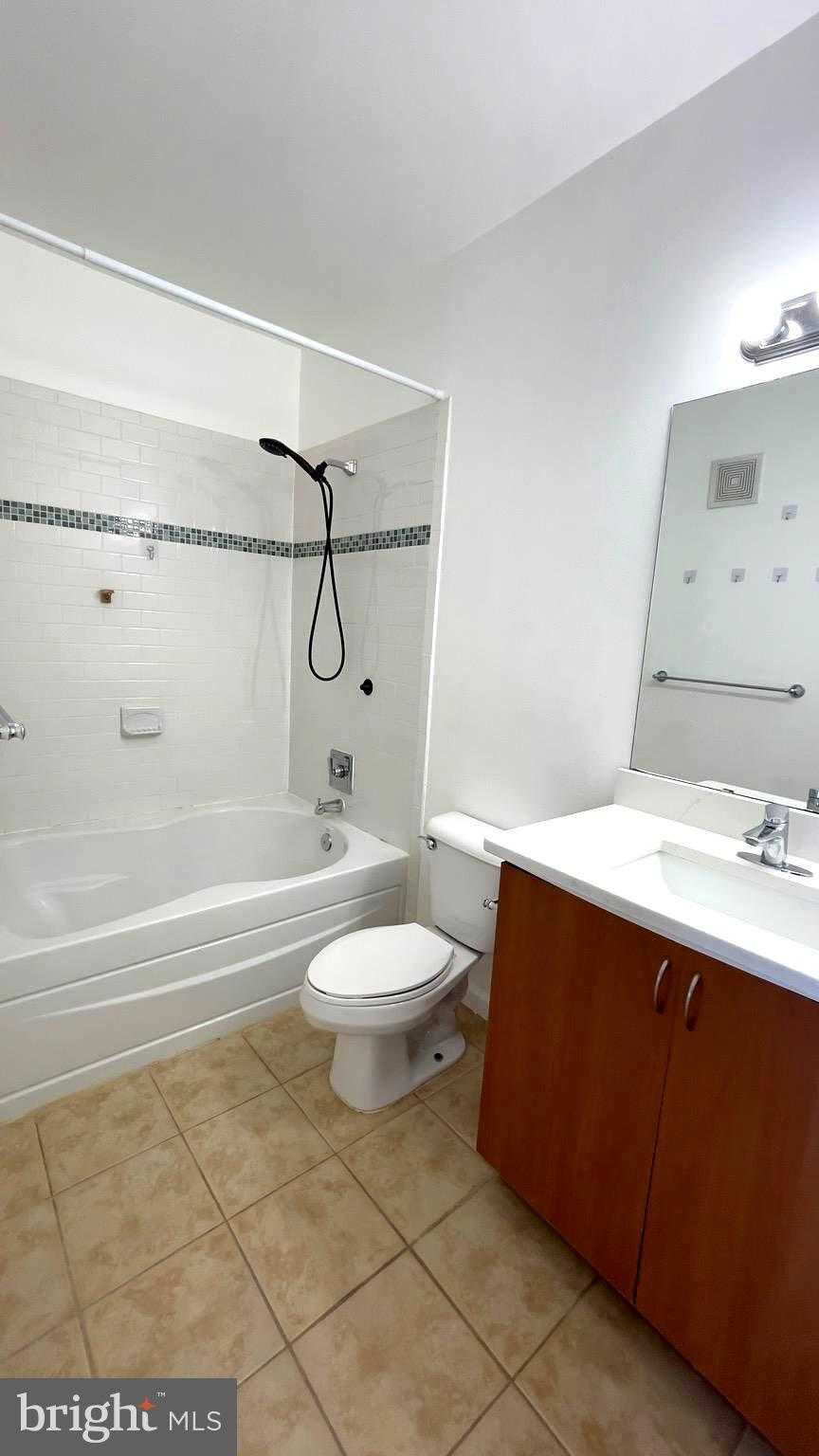 19611 Galway Bay Cir Apt 403 photo 17