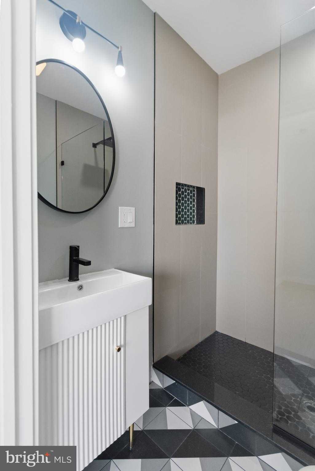 537 Titan St photo 18