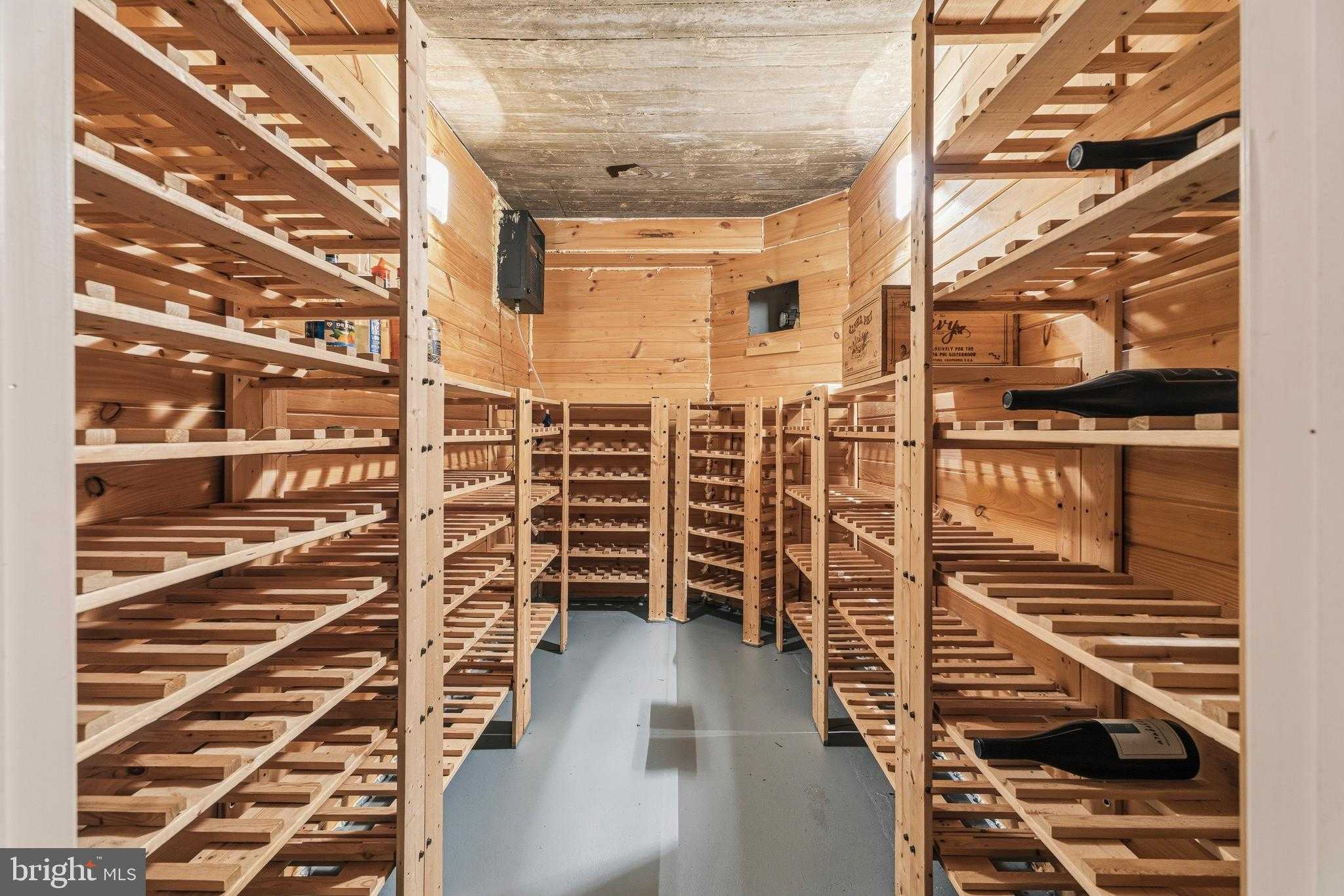 935 Litchfield Rd photo 32