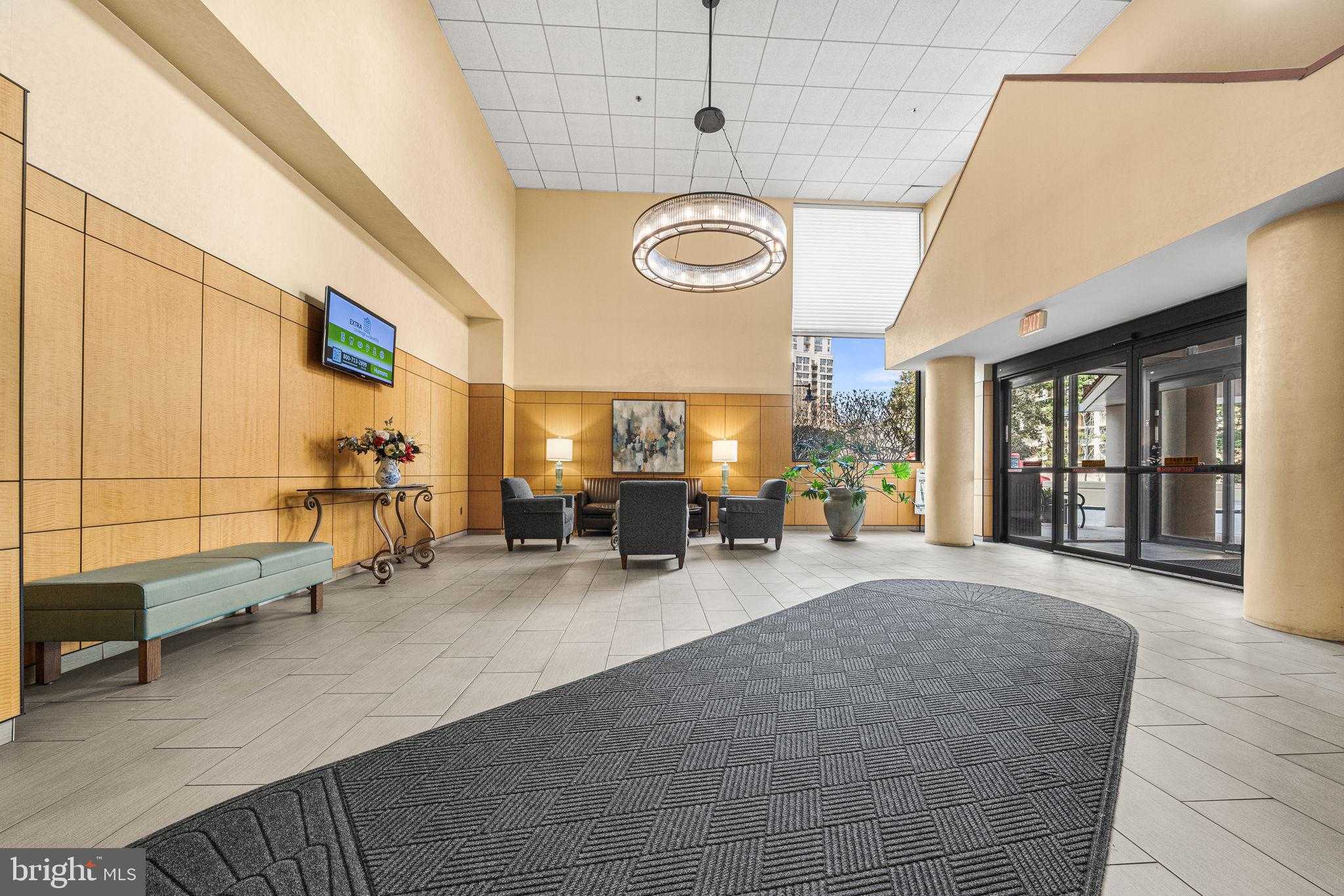 1211 S Eads St Apt 1305 photo 2