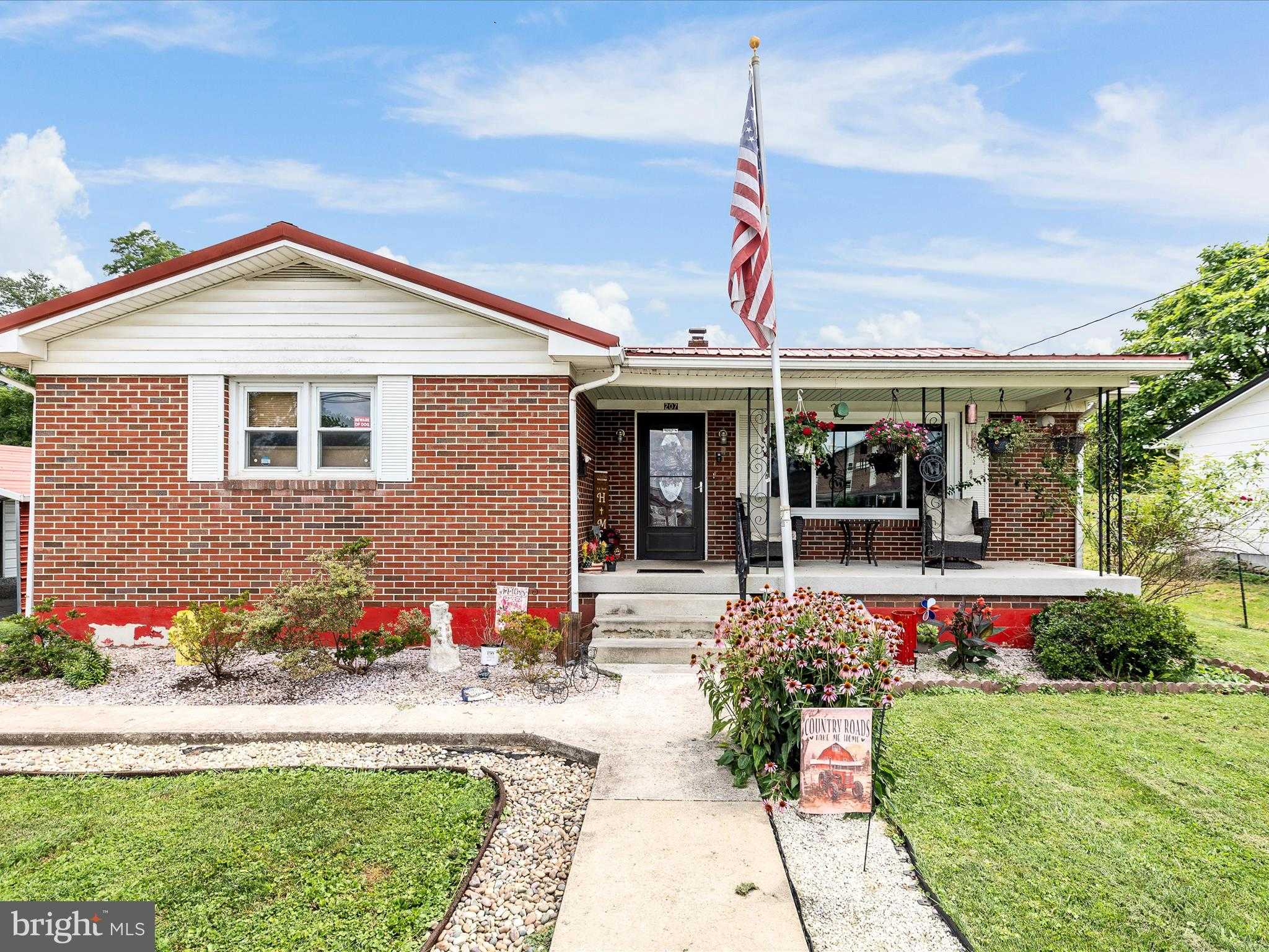 207 Clements St photo 6