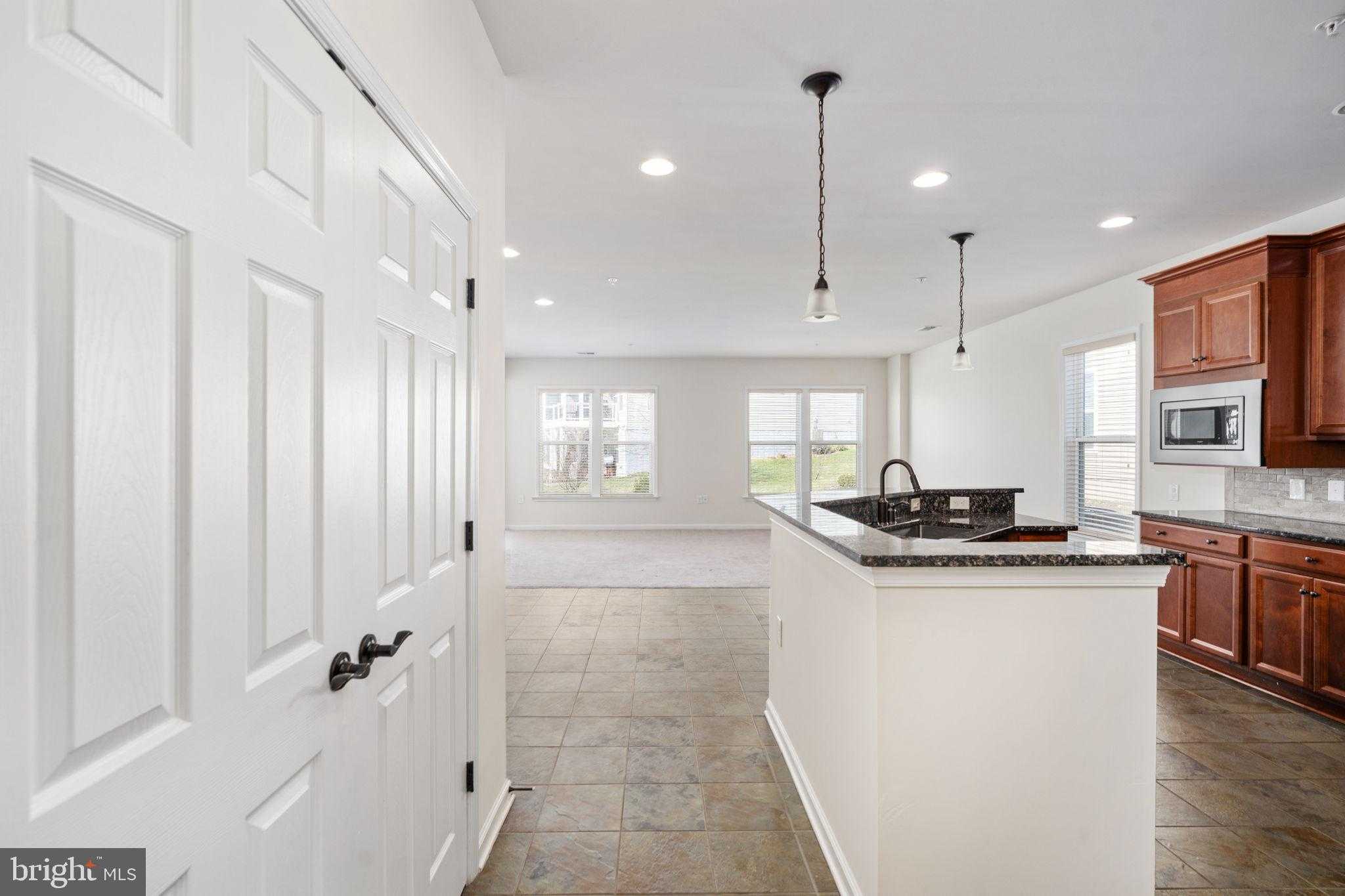 196 Denison St photo 17