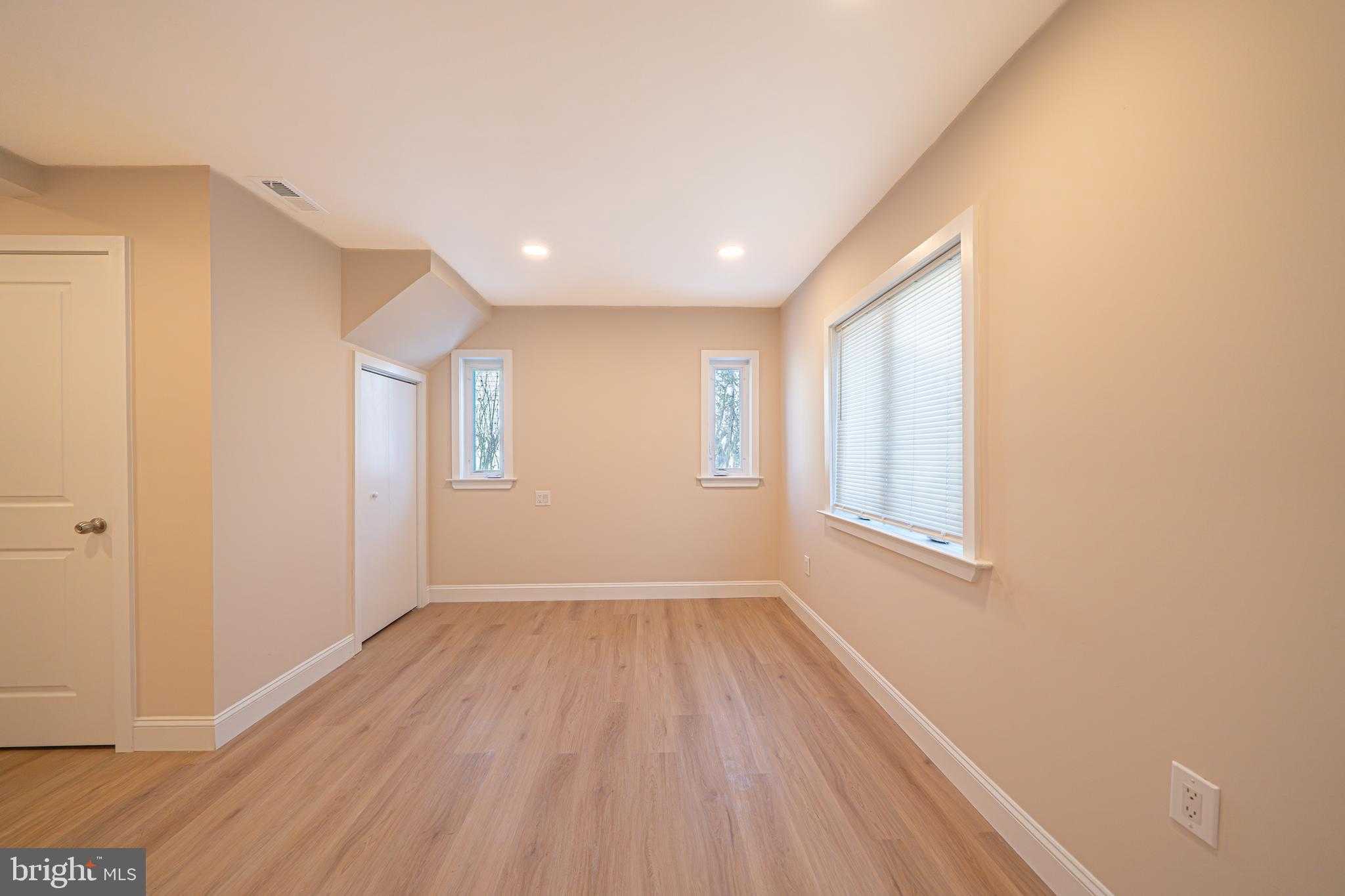 9328 Academy Rd photo 16