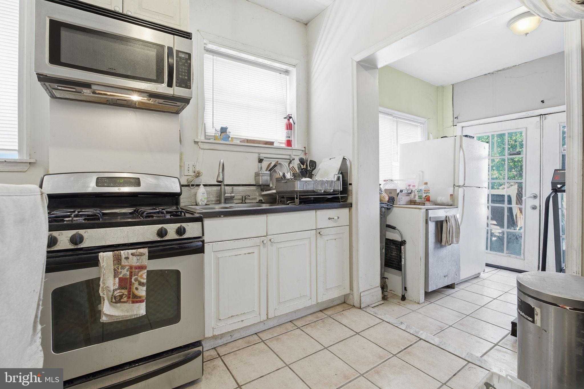 3014 Belmont Ave photo 2