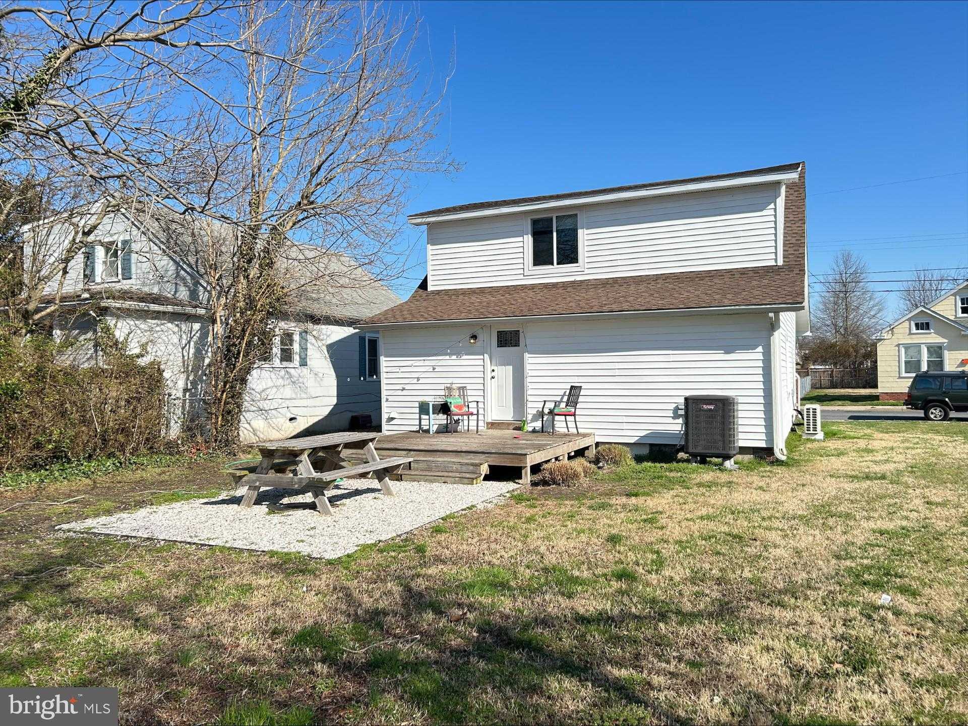 404 Phillips Ave photo 2