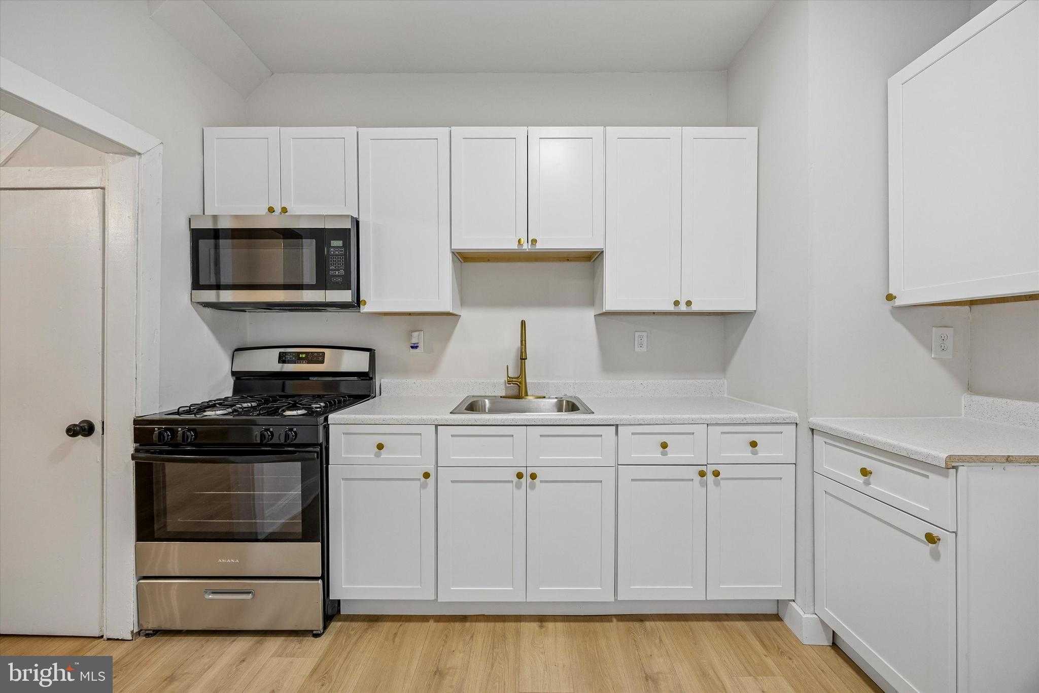 2132 S Simpson St photo 9