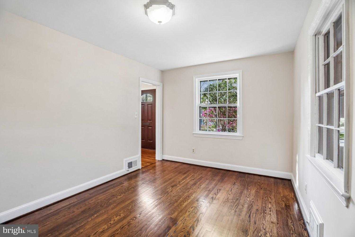 3231 Coquelin Ter photo 11