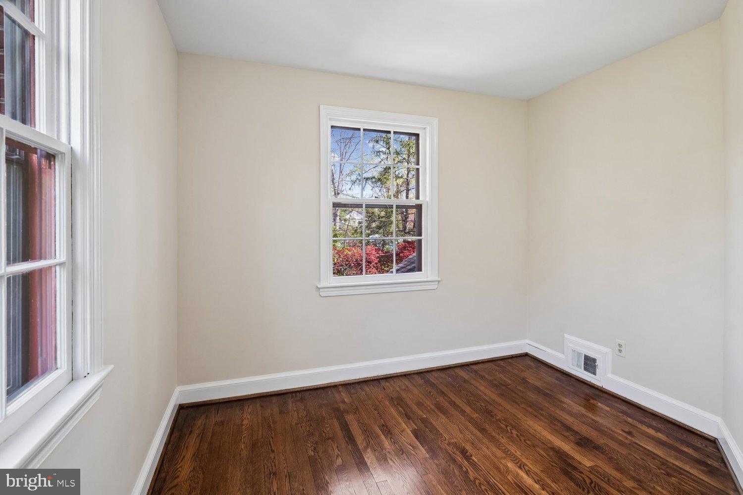 3231 Coquelin Ter photo 32