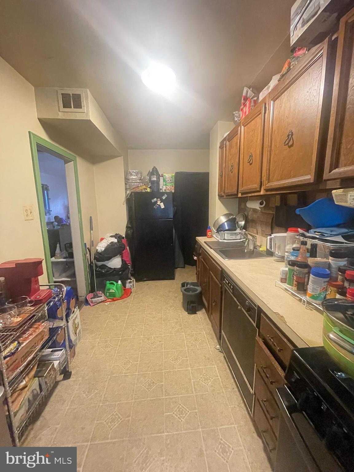 890 Carver St photo 2