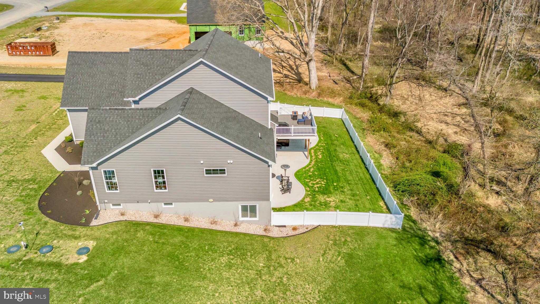 115 Thicket CT photo 8