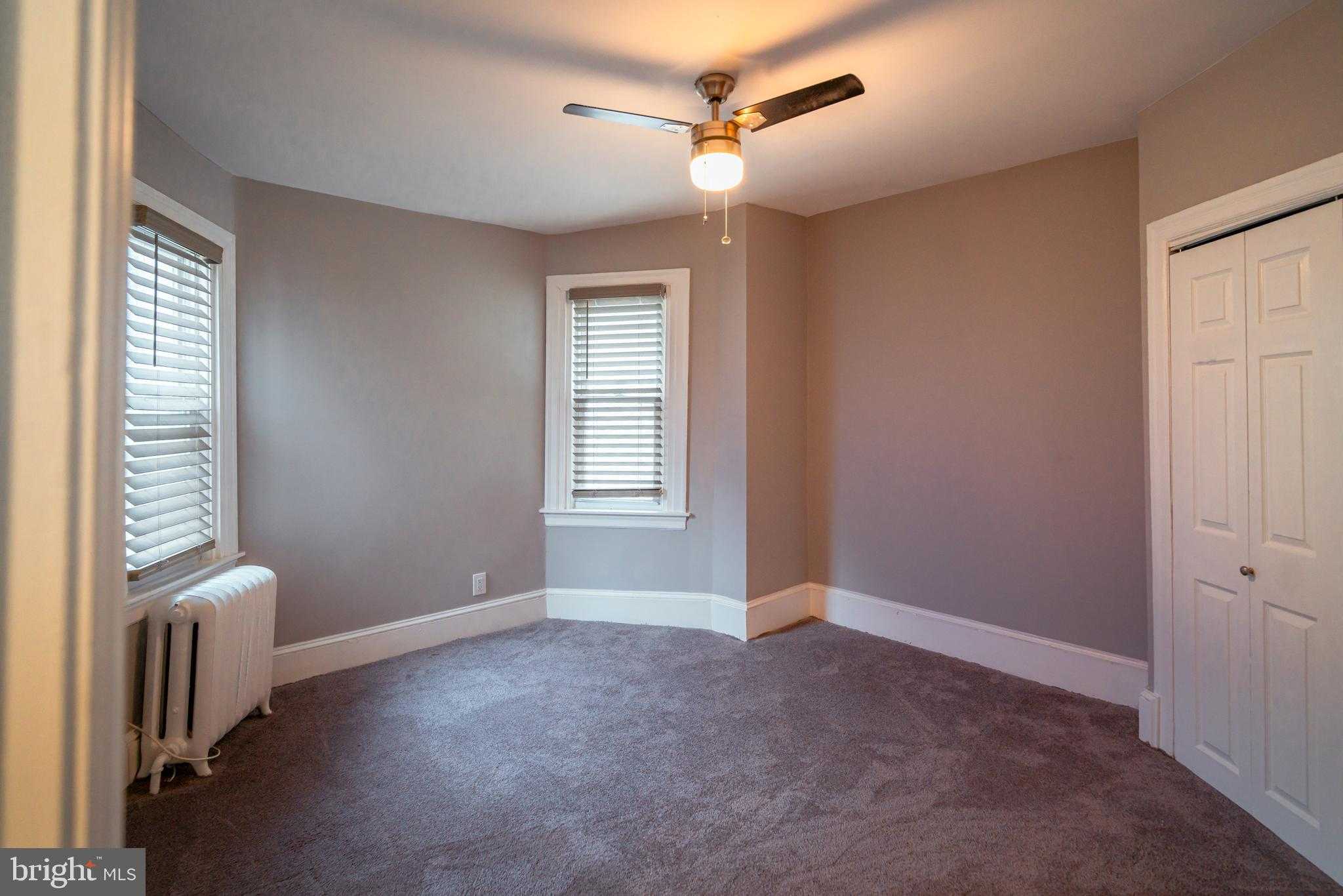 910 E Stafford St photo 28