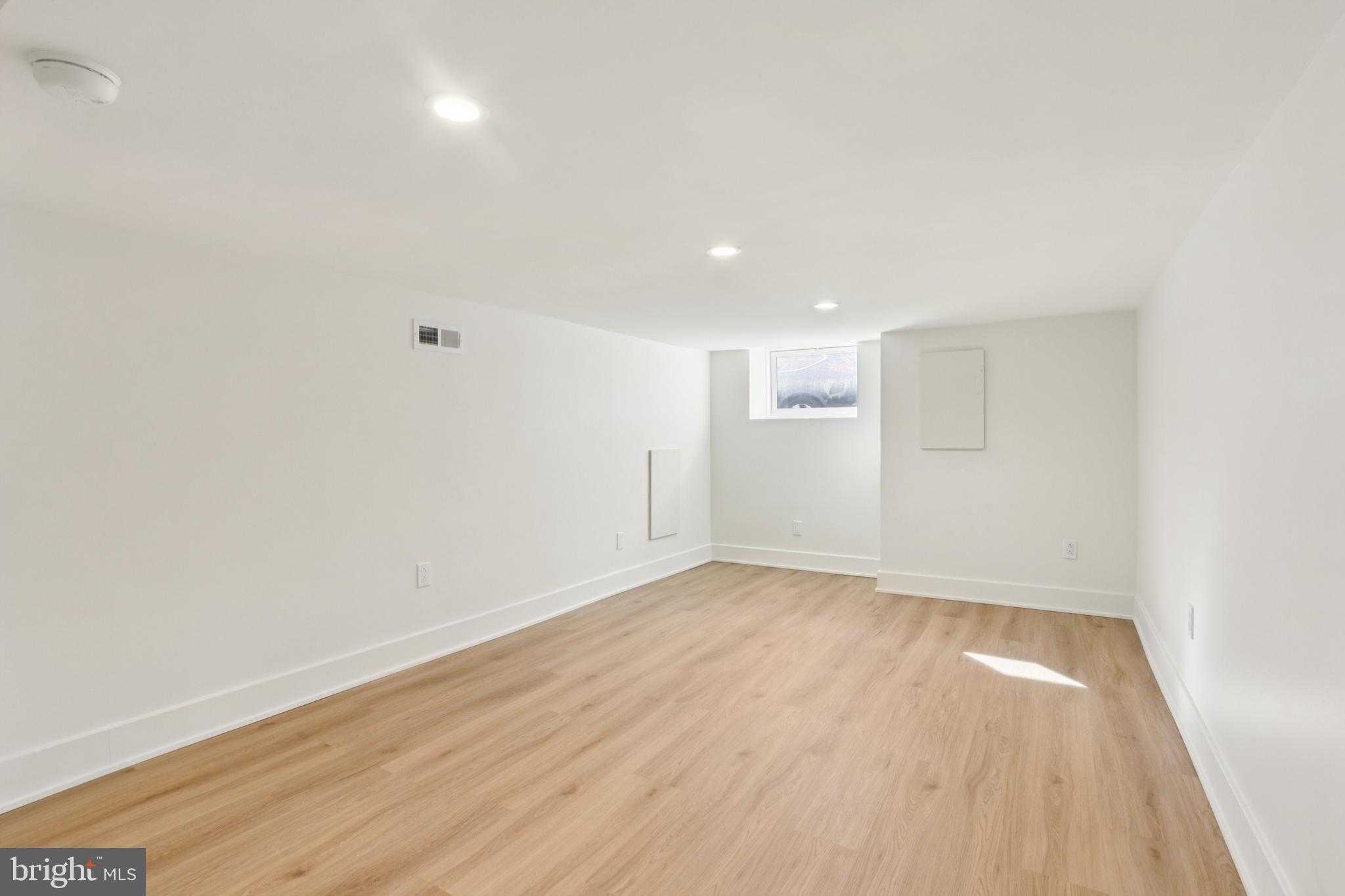 2441 S Clarion St photo 29