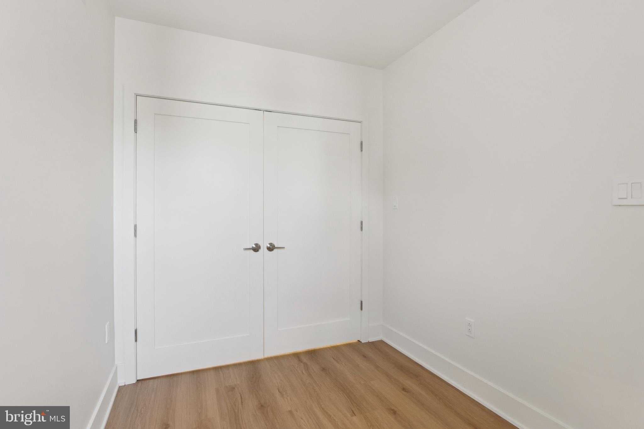 2441 S Clarion St photo 40