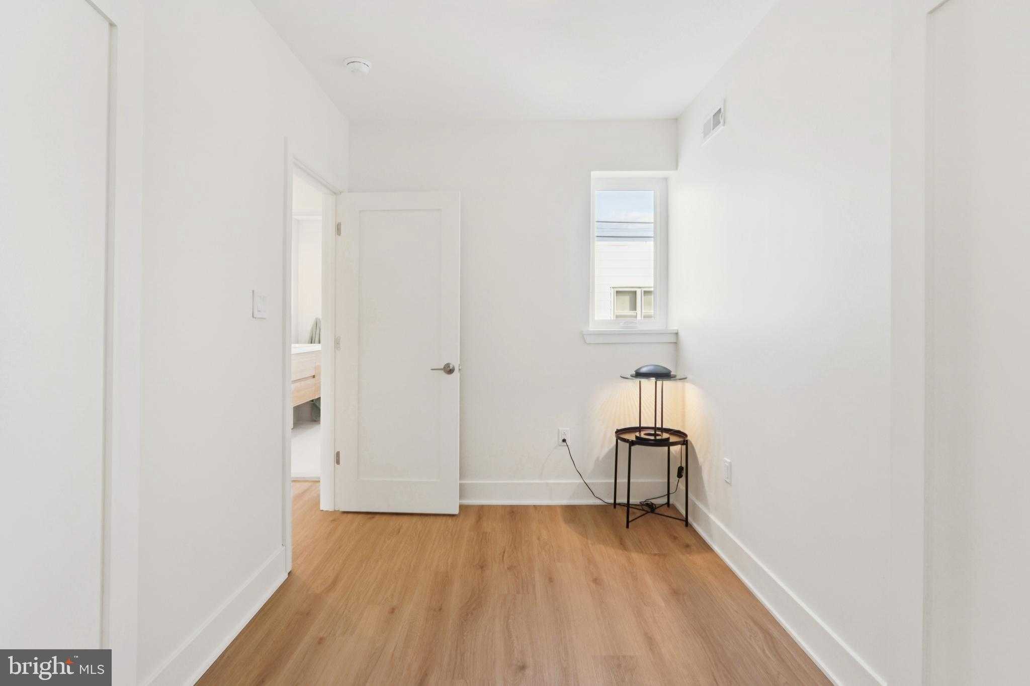 2441 S Clarion St photo 41