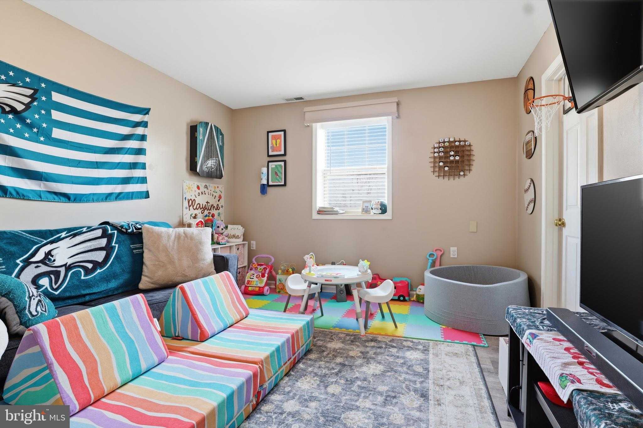 1915 Wyatt Cir photo 25