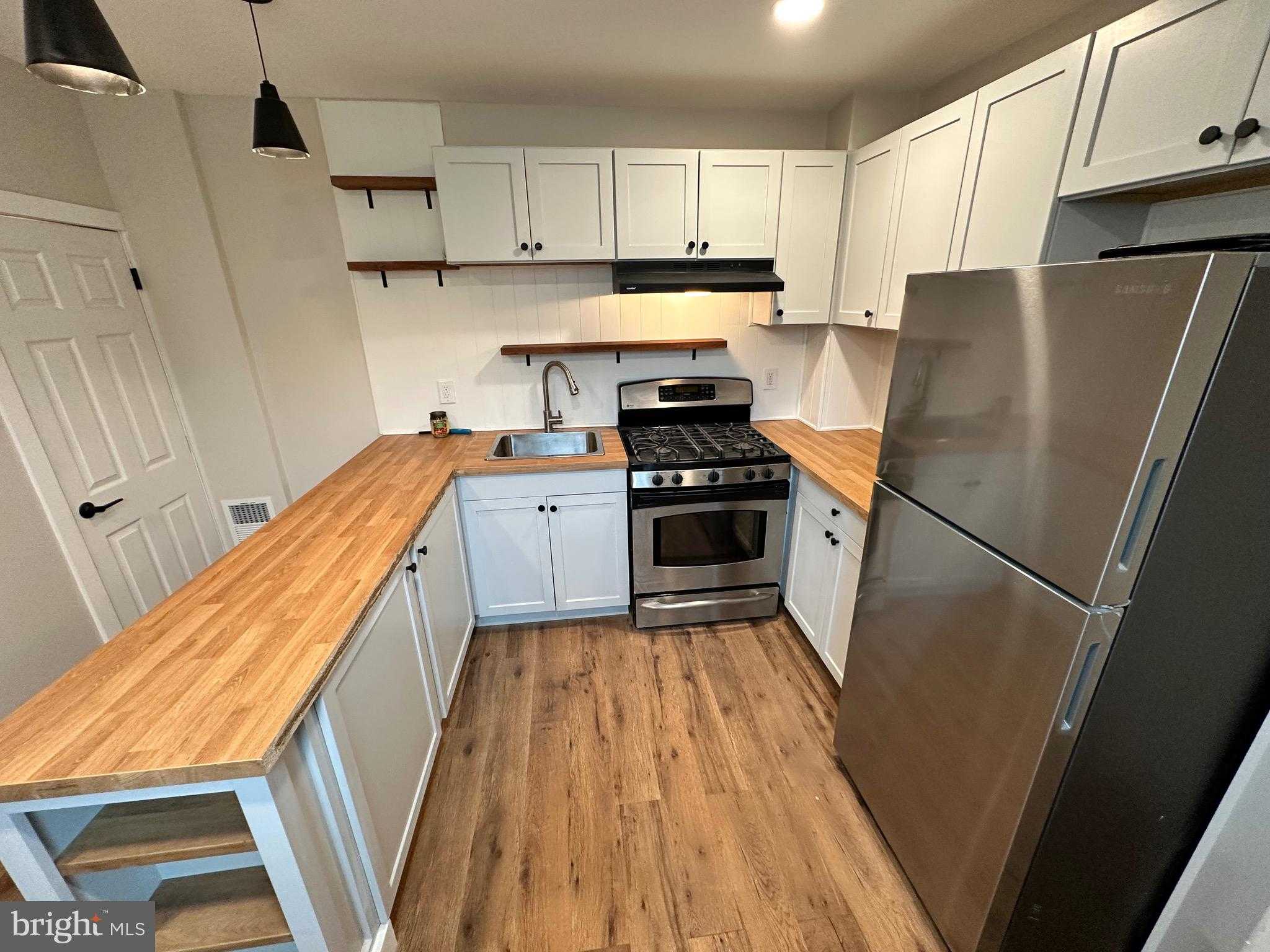 2633 Janney St photo 11