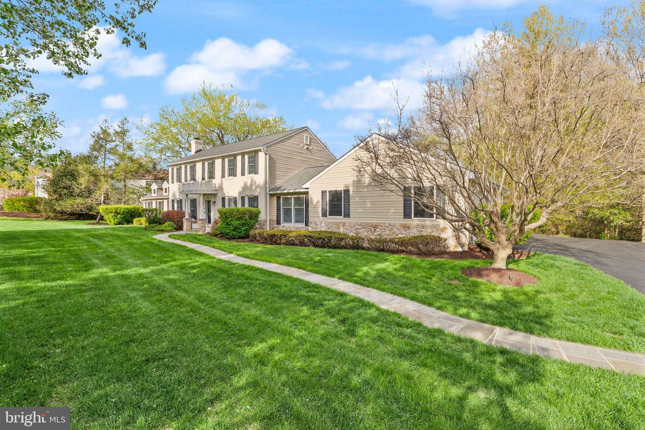 813 Lunenburg Rd photo 2