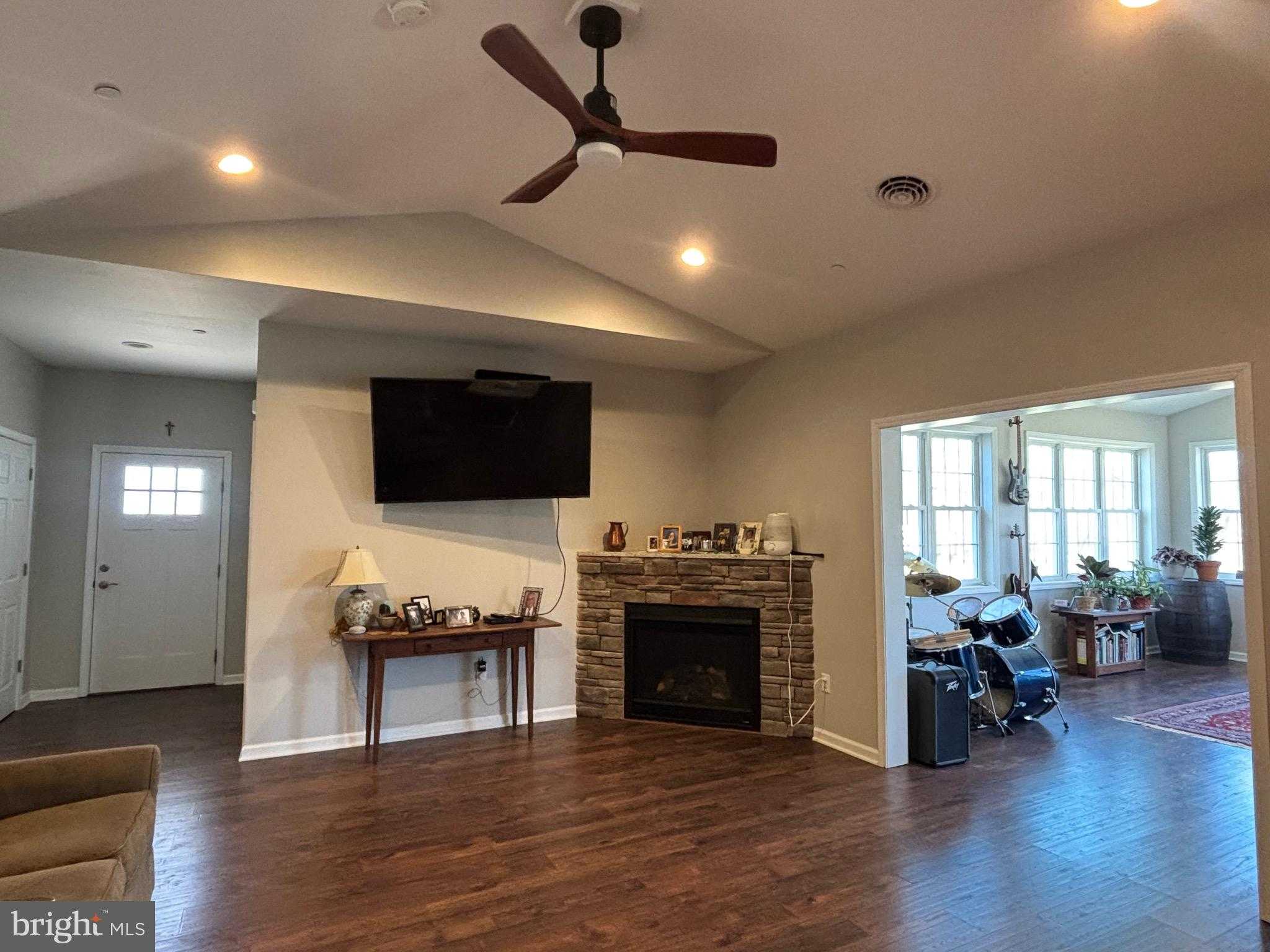 93 Candlewick CT photo 12