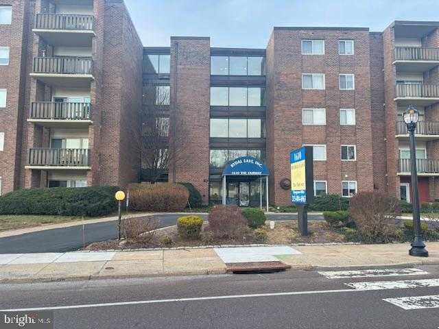 1610 the Fairway photo 3