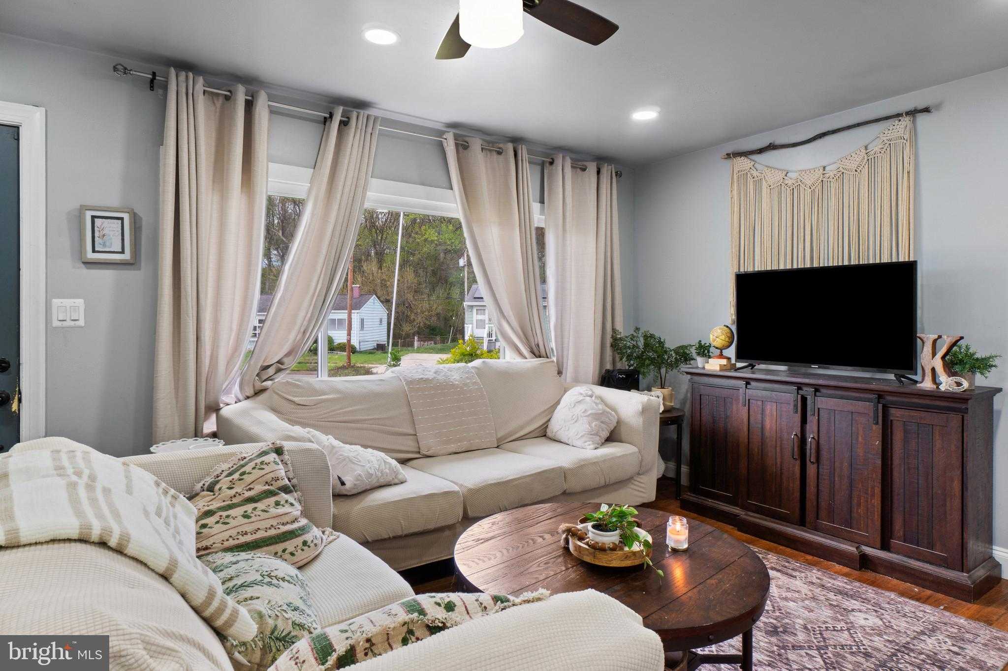 109 Herbert CT photo 6