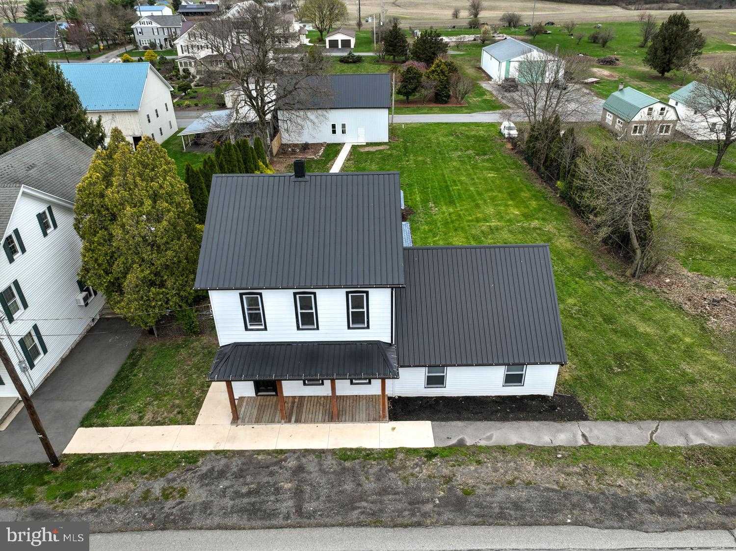 215 E Market St photo 2