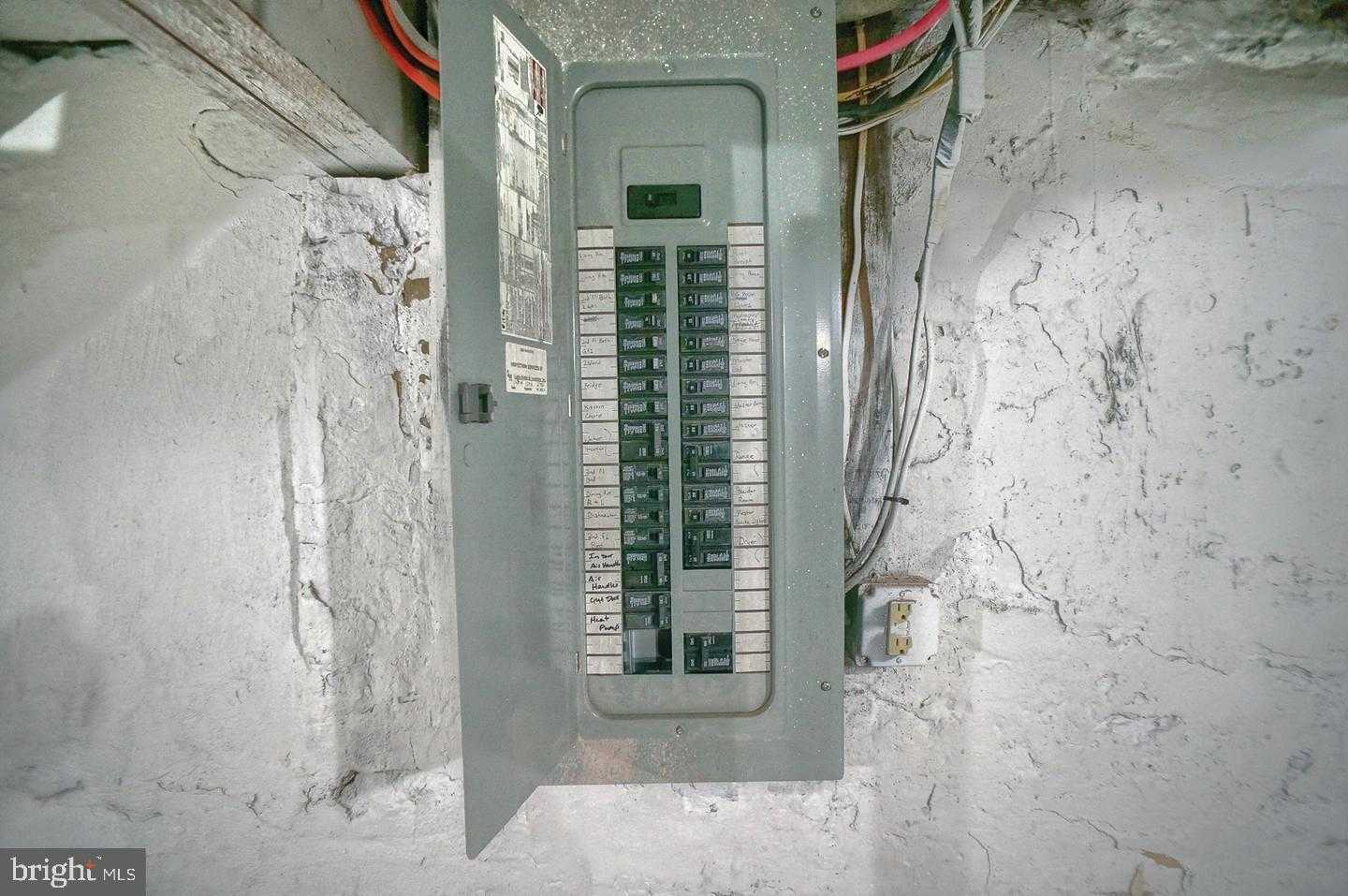 215 E Market St photo 67