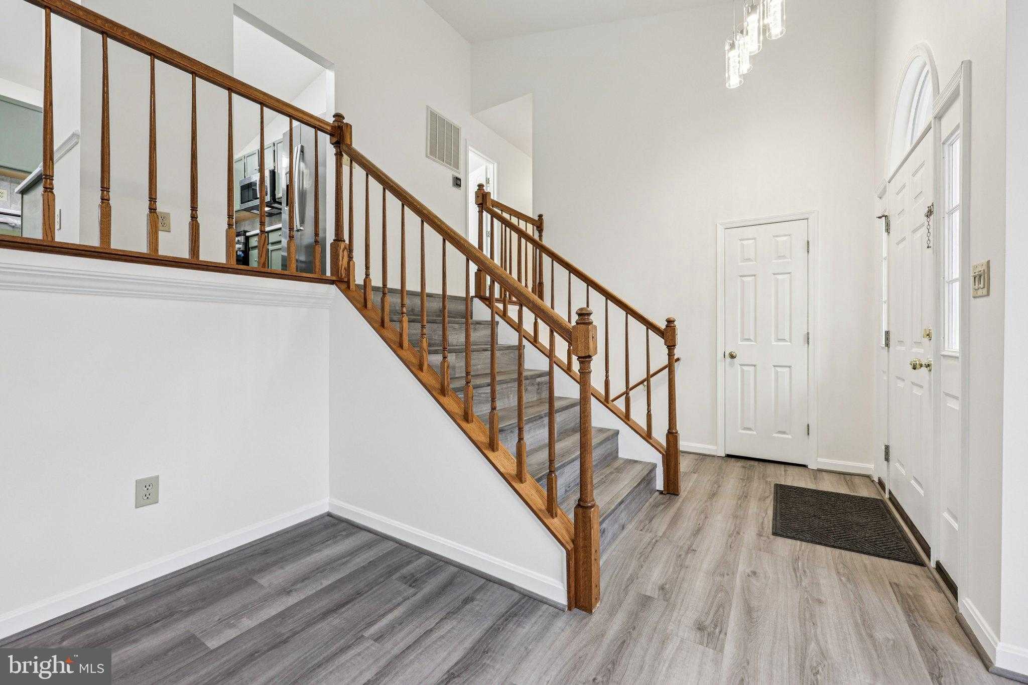 13 Howard Cir photo 3