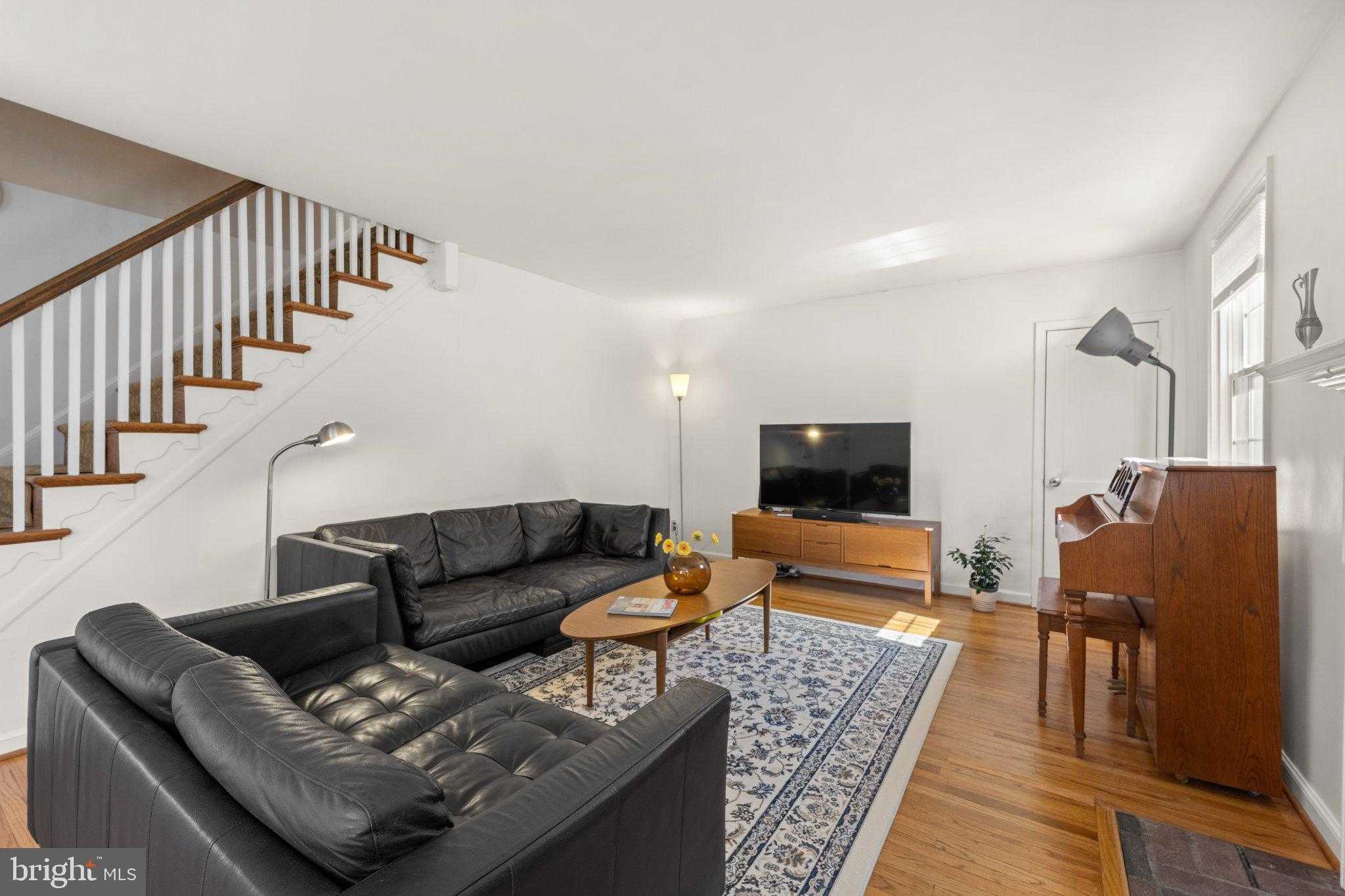 607 Latham Dr photo 6