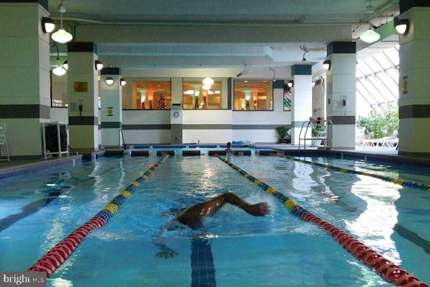 203 Yoakum Pkwy photo 41