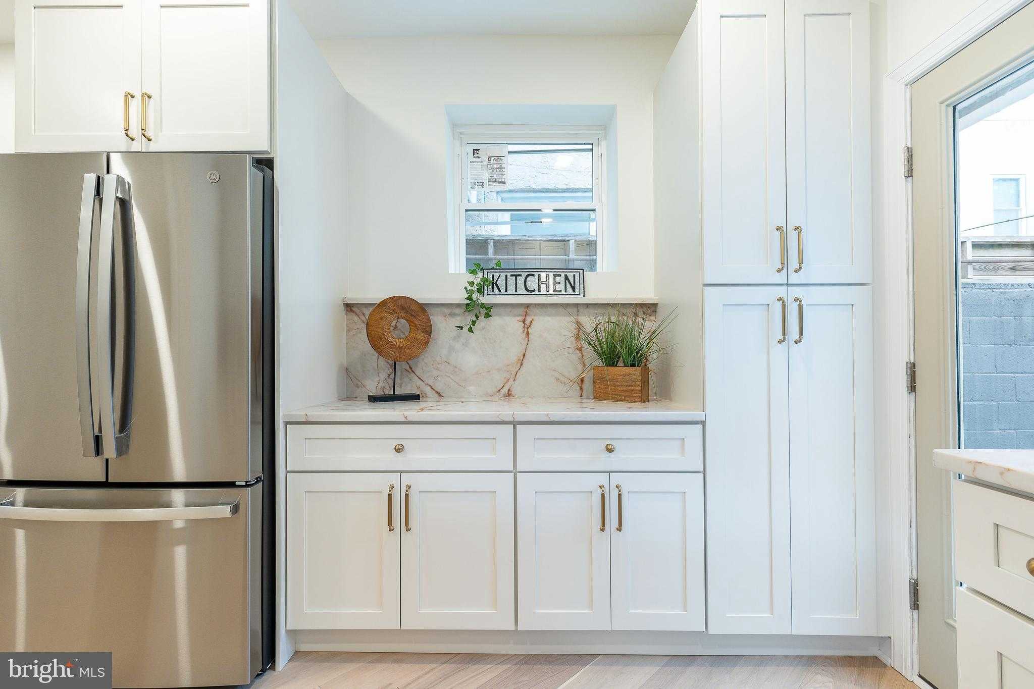 814 Mountain St photo 14