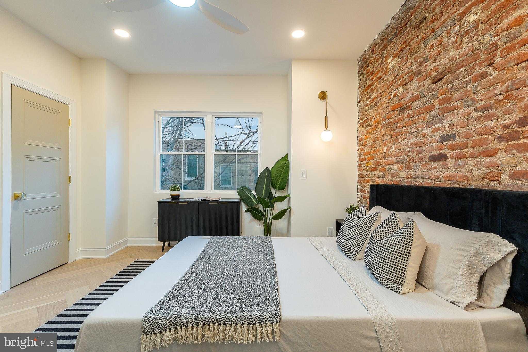 814 Mountain St photo 20