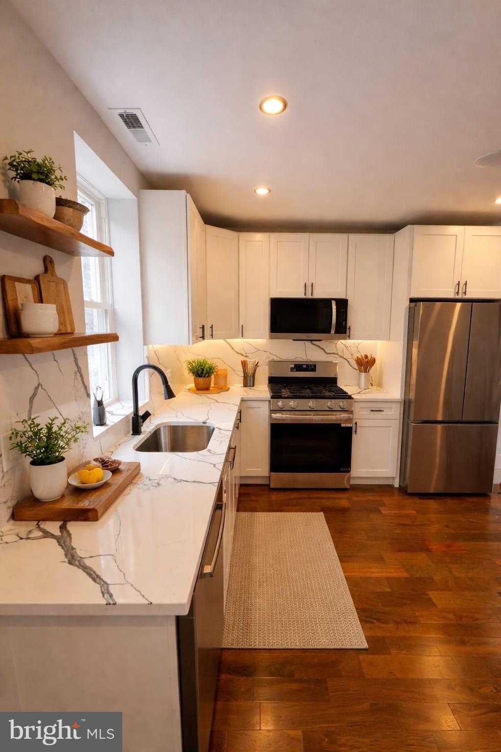 706 N Shedwick St photo 10