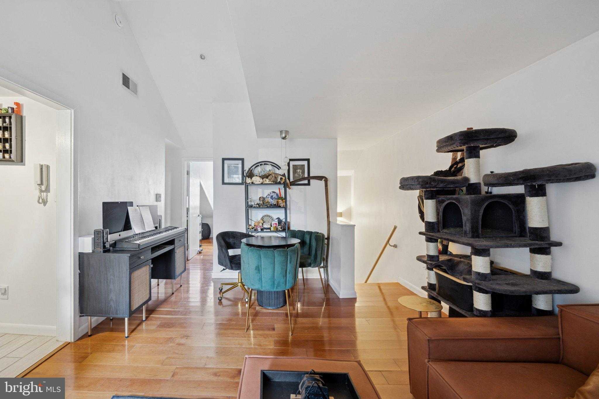 1021 Clinton St Apt 7 photo 10