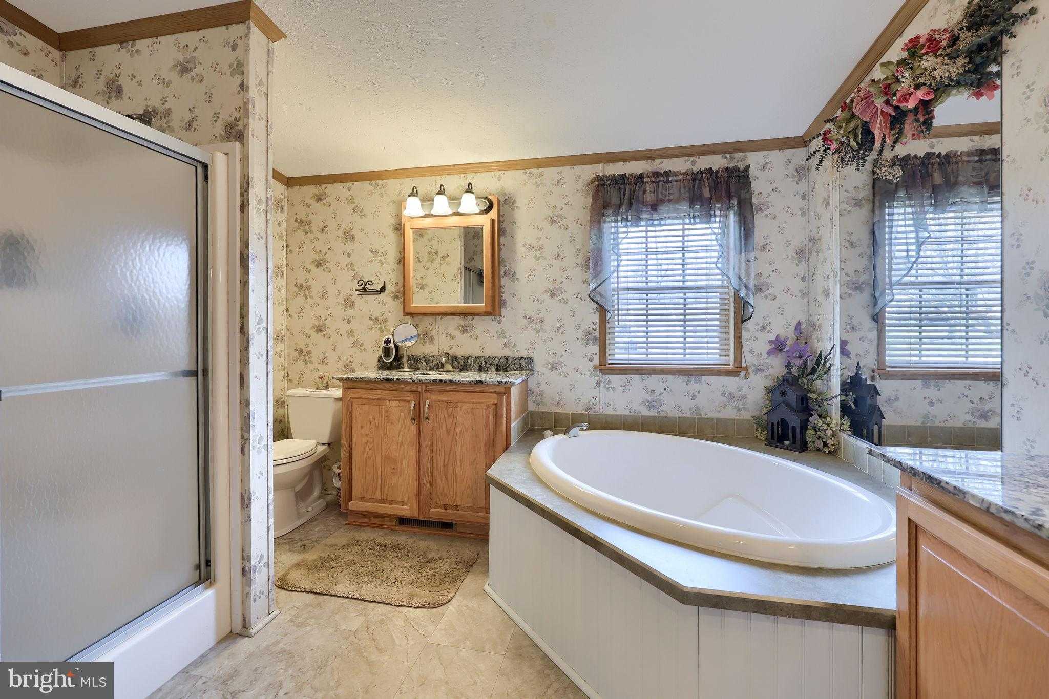 1048 Hemlock Cir photo 25