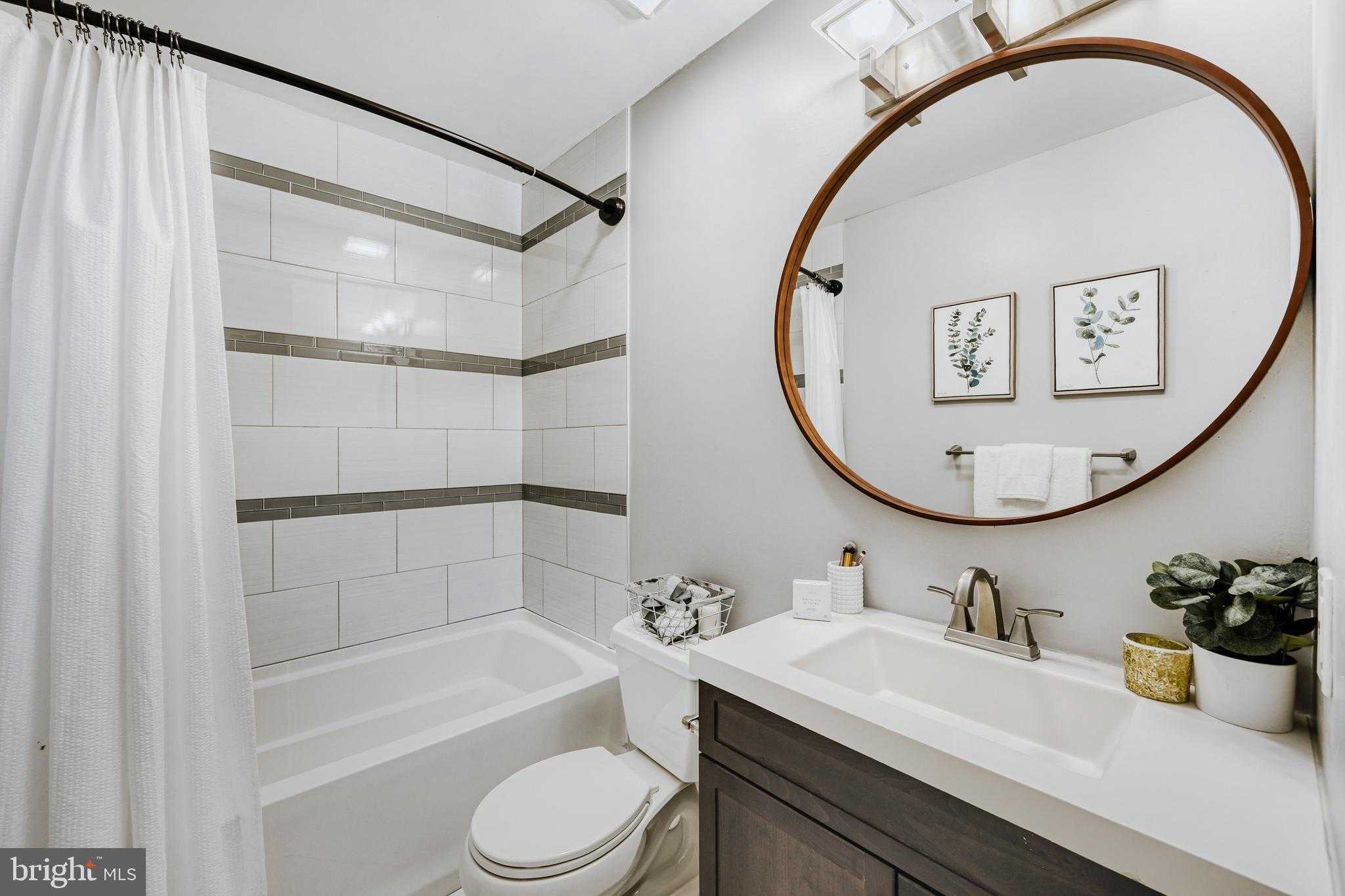 7803 Riverdale Ave photo 16