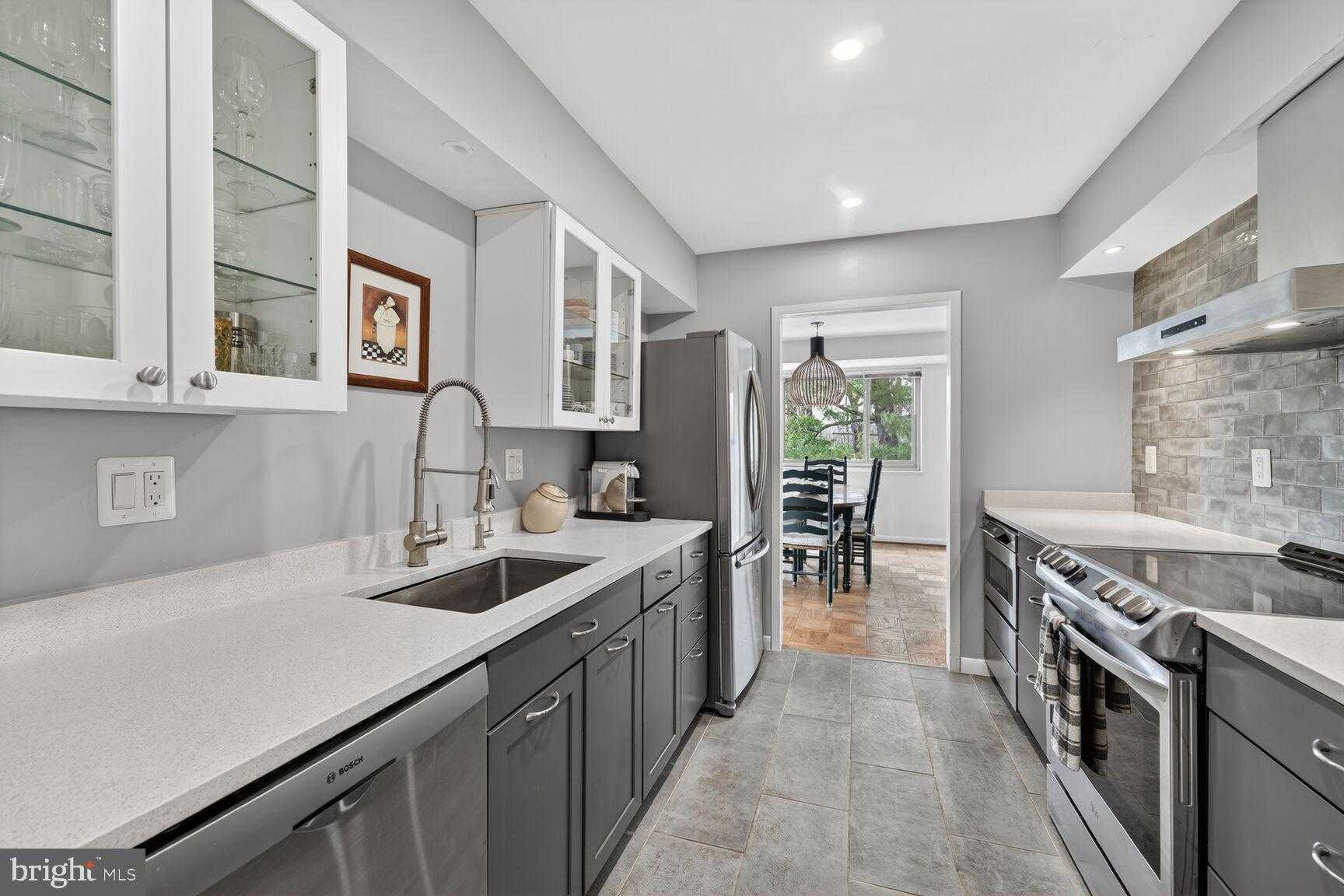 5100 Dorset Ave Apt 314 photo 2