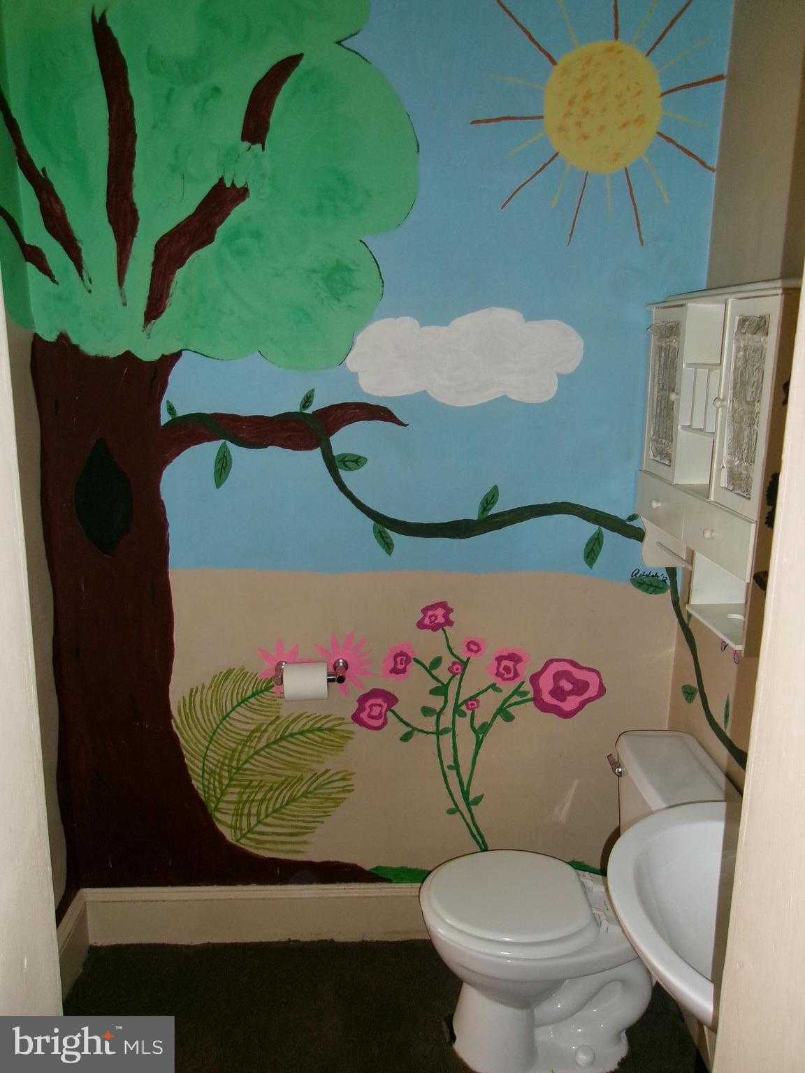 201 N George St photo 7