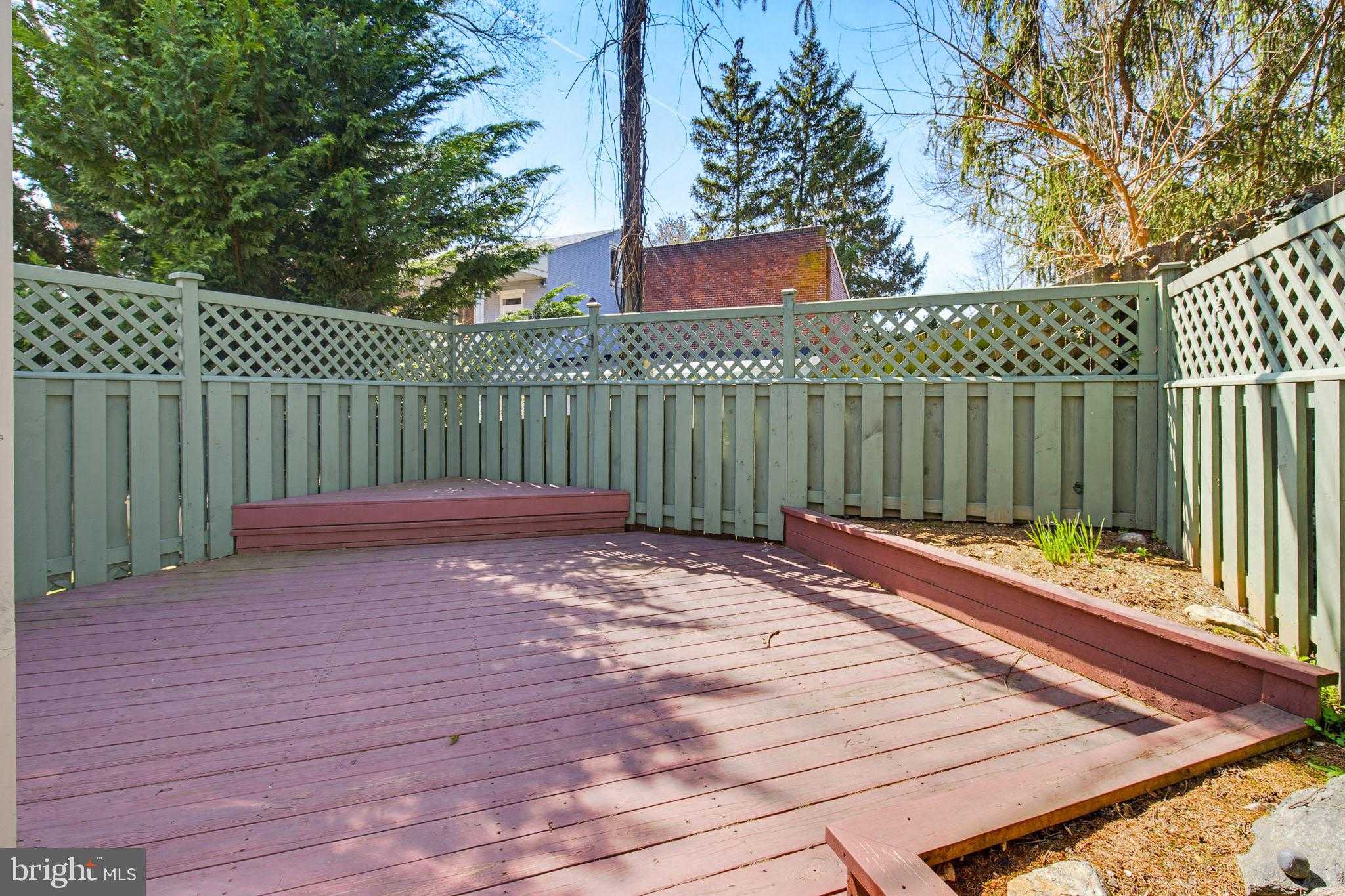 114 N Charlotte St photo 38