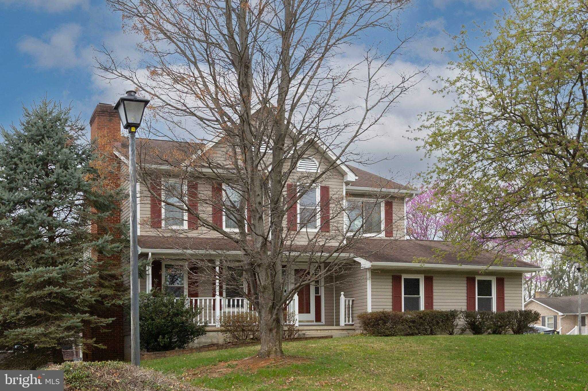 124 Deerfield Dr photo 3